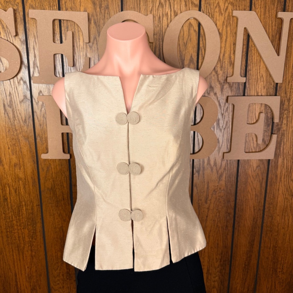 Watters and Watters Top Women 2 Tan Frog Closure Vintage Retro Vented Hem Blouse
